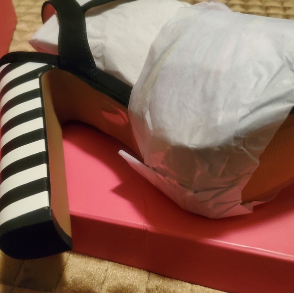 Betsy Johnson Shoes - Picture 4 of 5